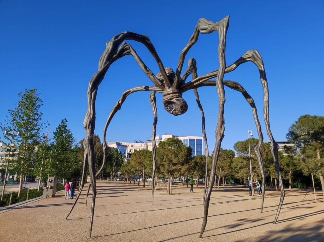 louise-bourgeois-the-shape-of-pain-memory-and-art